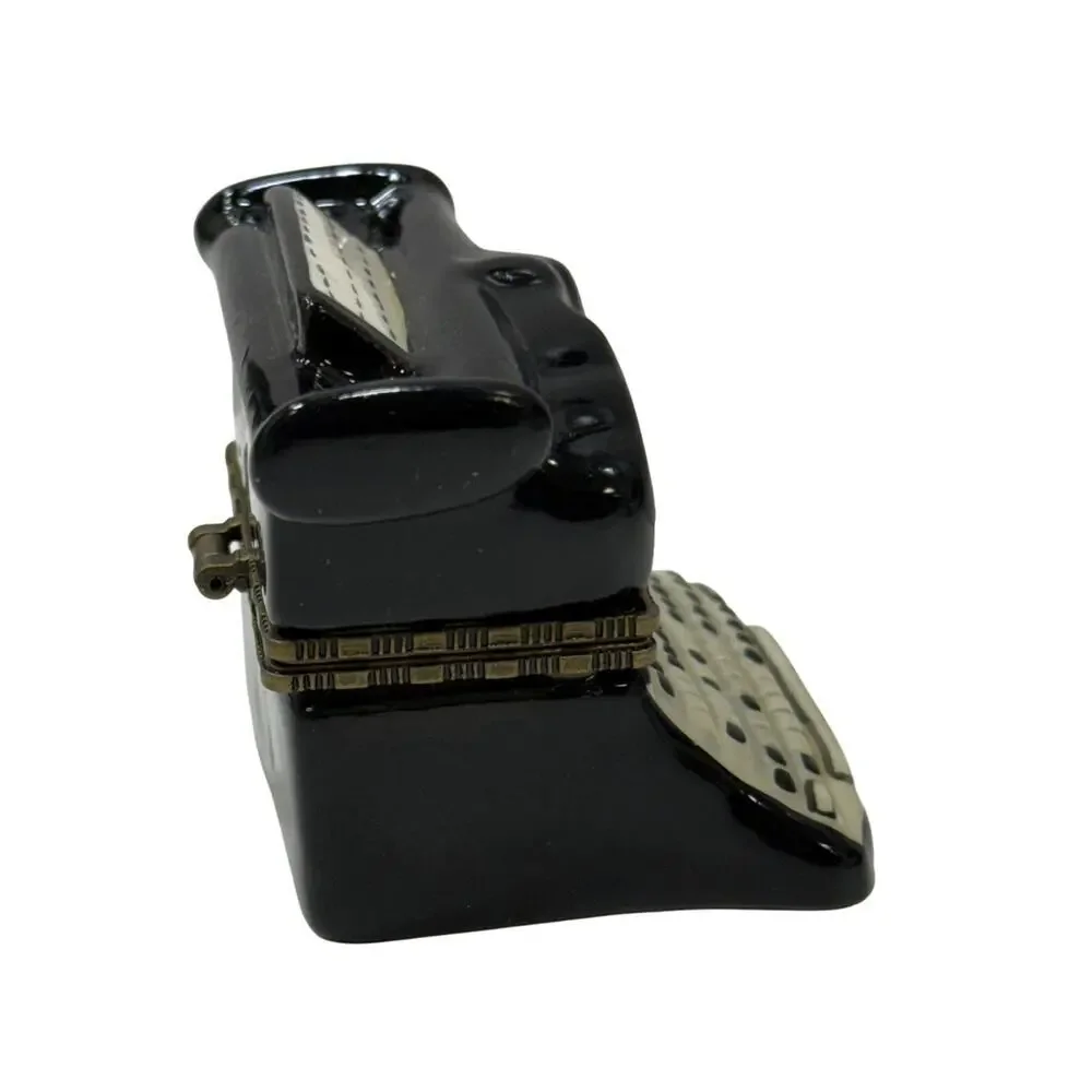 Limoges-Style Porcelain Hinged Trinket Box. - Picture 4 of 6